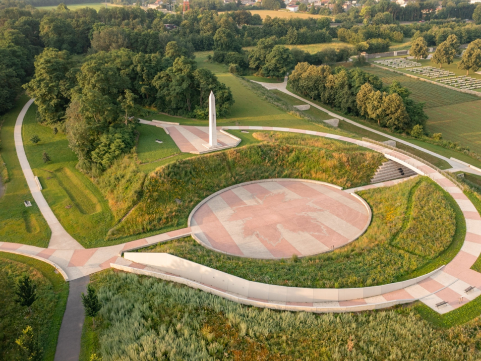 Hill 70 - WWI Canadian Memorial - Loos en Gohelle
